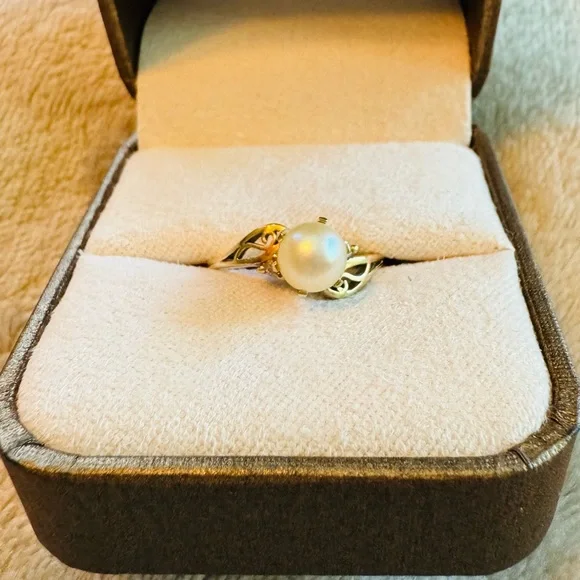 Elegant 10k Yellow Gold, Pearl and Diamond Women’s Ring, Sz. 6